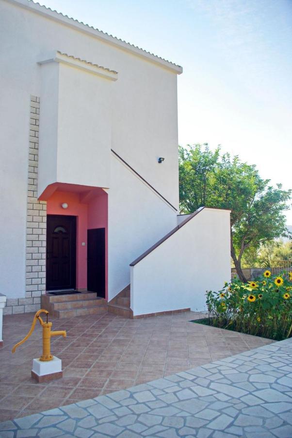 פג Apartments Luce - Family Friendly & Parking מראה חיצוני תמונה