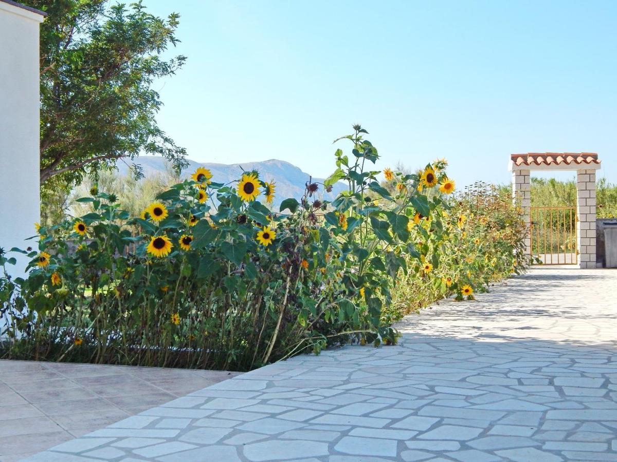 פג Apartments Luce - Family Friendly & Parking מראה חיצוני תמונה