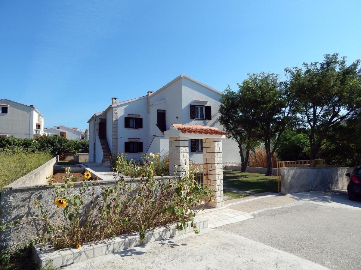 פג Apartments Luce - Family Friendly & Parking מראה חיצוני תמונה