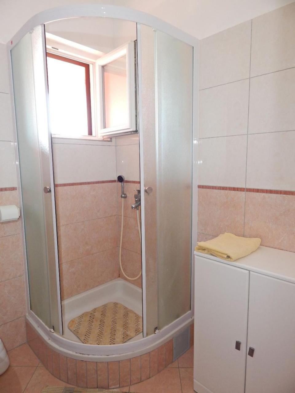 פג Apartments Luce - Family Friendly & Parking מראה חיצוני תמונה